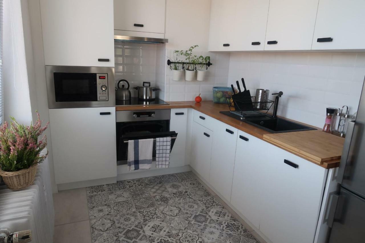 Hniezdo V Raji 1 - Luxurious Apartment 3 Min Walk To City Center Spišská Nová Ves Bagian luar foto